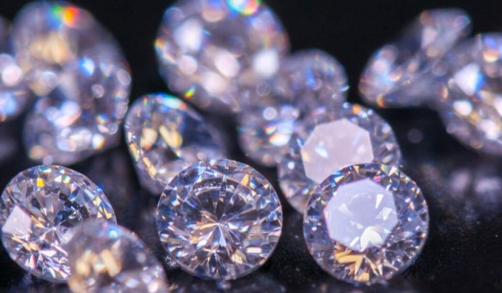 DIFFERENCE BETWEEN SIMULATED AND REAL DIAMONDS