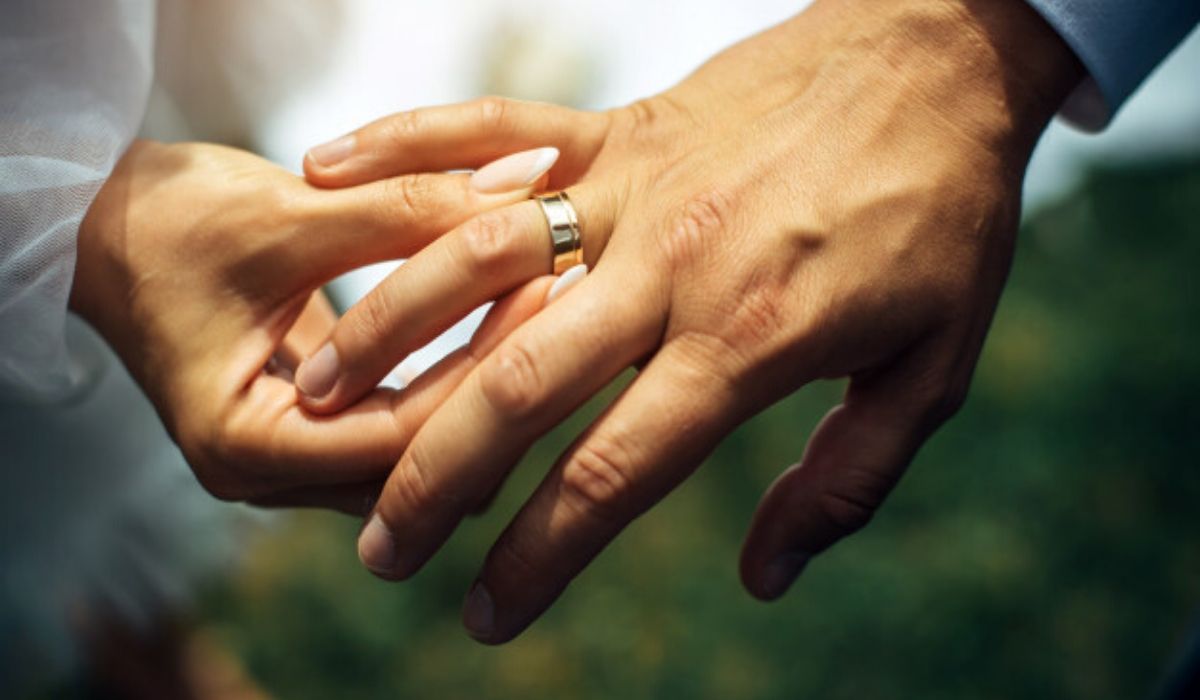 Man Placing Engagement Ring in Woman S Finger Stock Photo - Image of  background, caucasian: 31838836