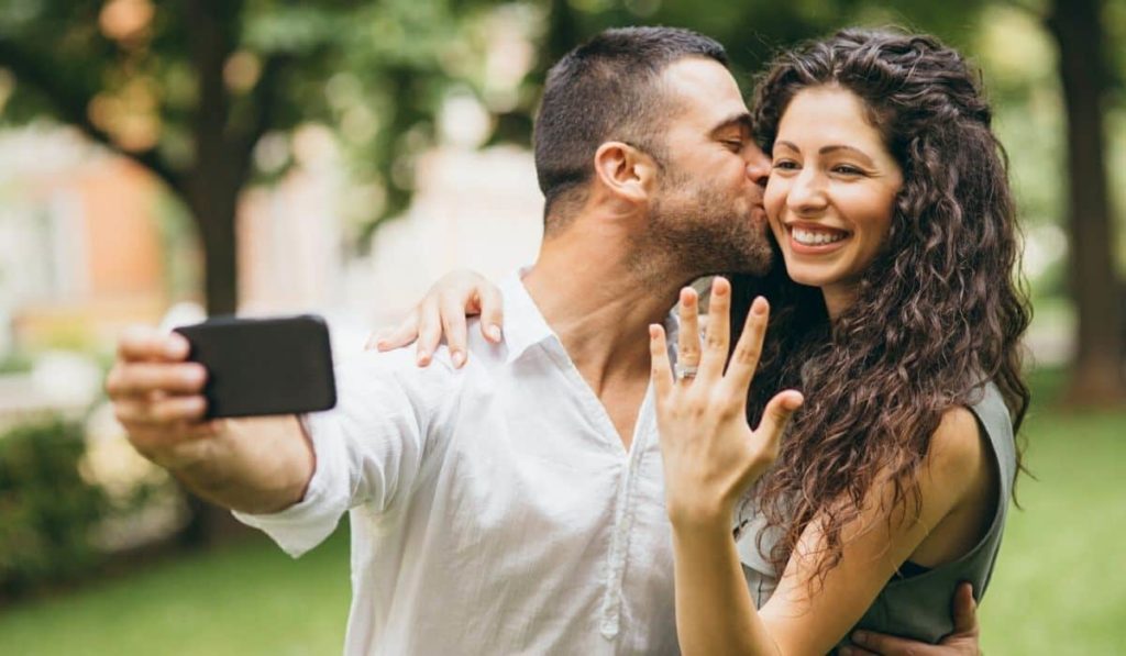 how to get engaged without a ring