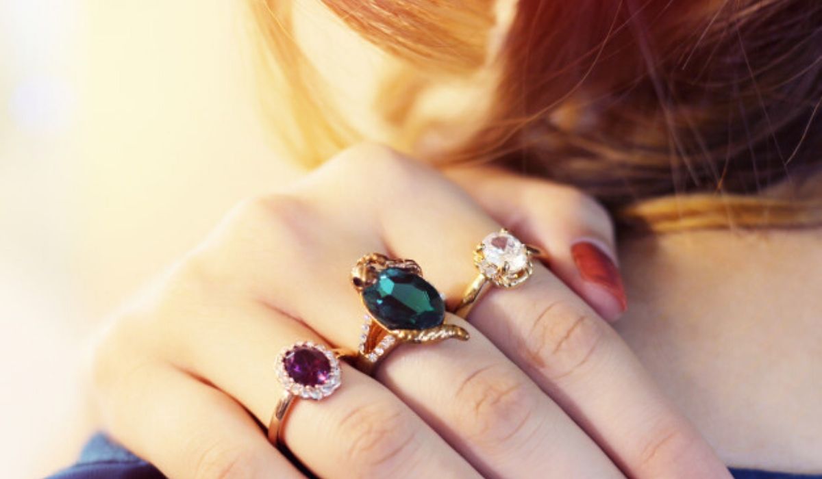 on which finger diamond should be worn
