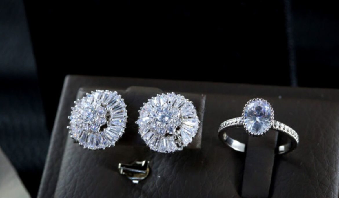 How to remove ball stud earrings for first timers Fabulously