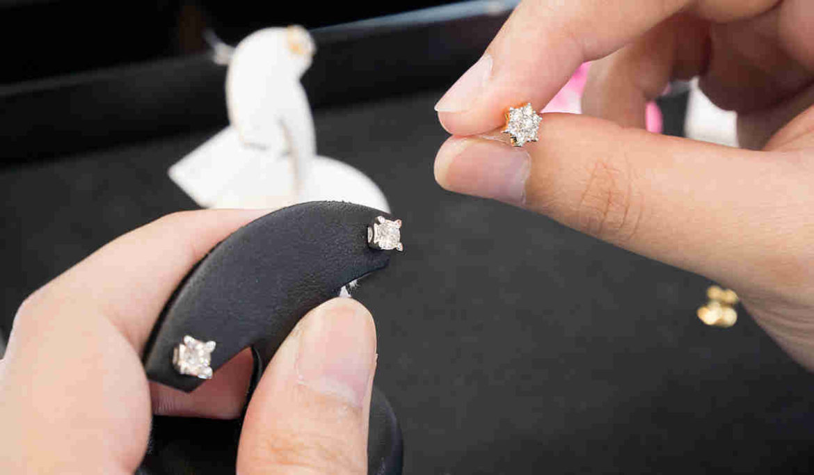 How to buy diamond stud earrings online Fabulously