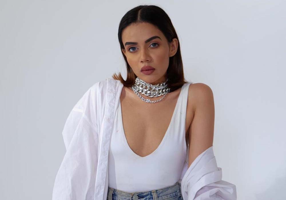 learn how to become a fashion influencer by komal pandey